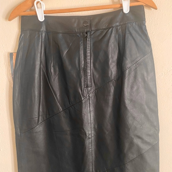 Vintage 90’s Chia Black Leather Pencil Skirt with Tags - Picture 5 of 7